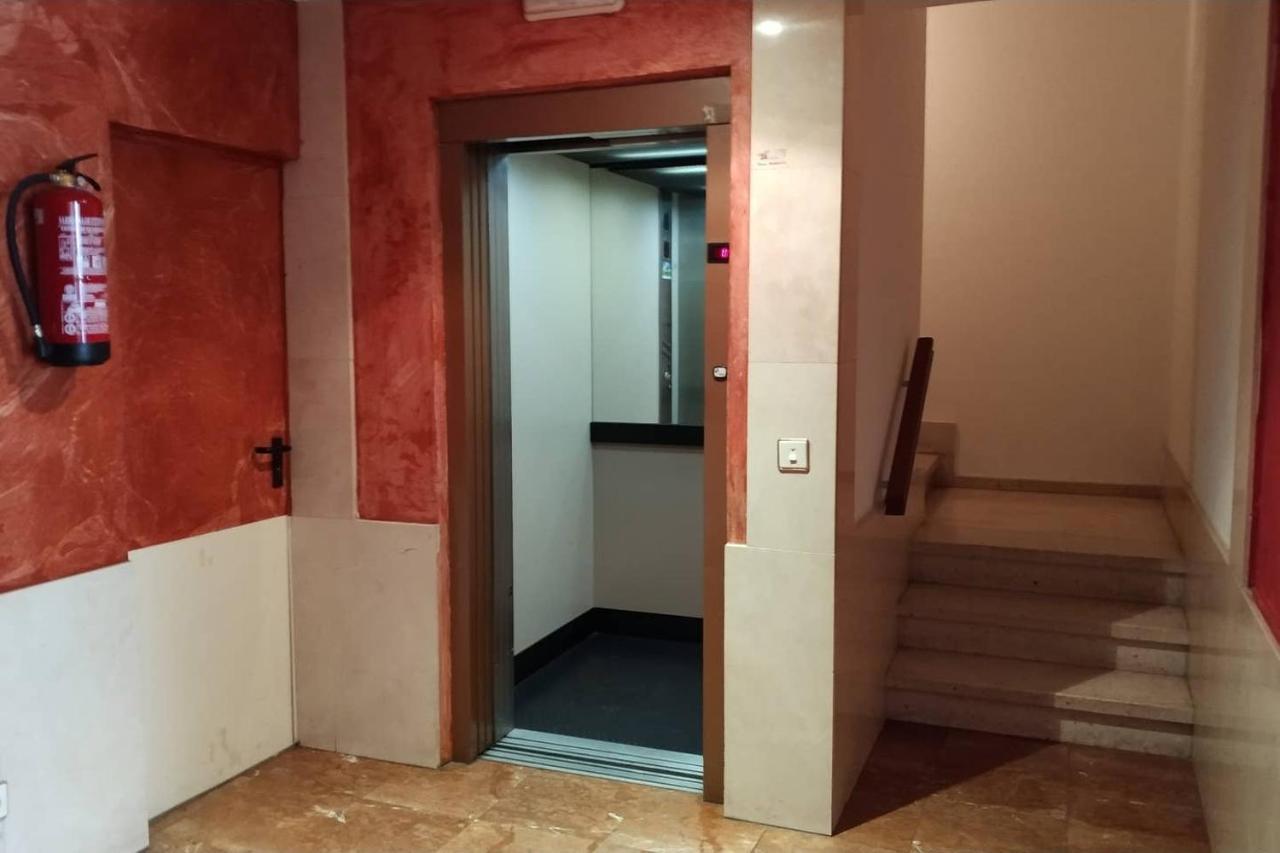 Apartamento Centrico En Monforte De Lemos - No Wifi - Parking Privado Exterior photo